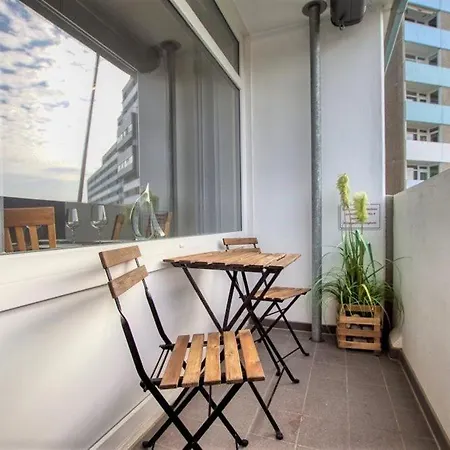 - Haus D, App 0d0505 *